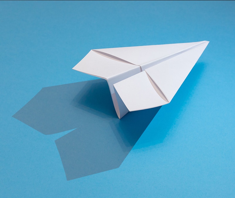 Abbildung eines Papierfliegers, der dem Telegram-Logo ähnelt.